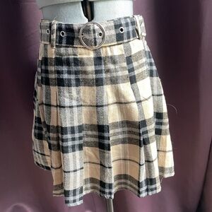 Elegant Checkered Mini Skirt in Black and Cream